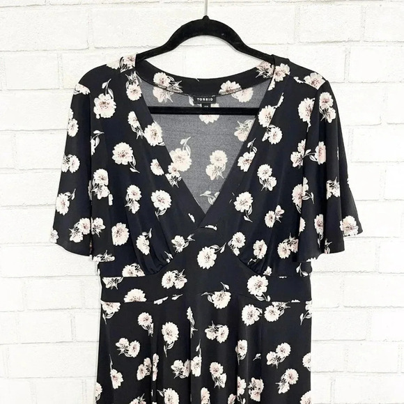 Torrid Black Floral V Neck Midi Skater Dress Women's Plus Size 00 - Picture 3 of 10